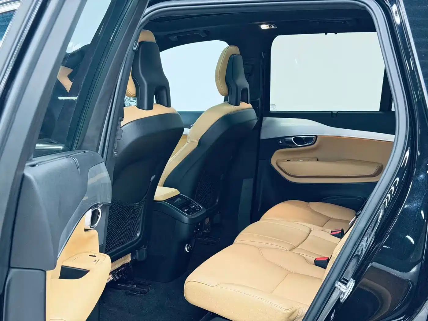 Фото 9 - Volvo XC90