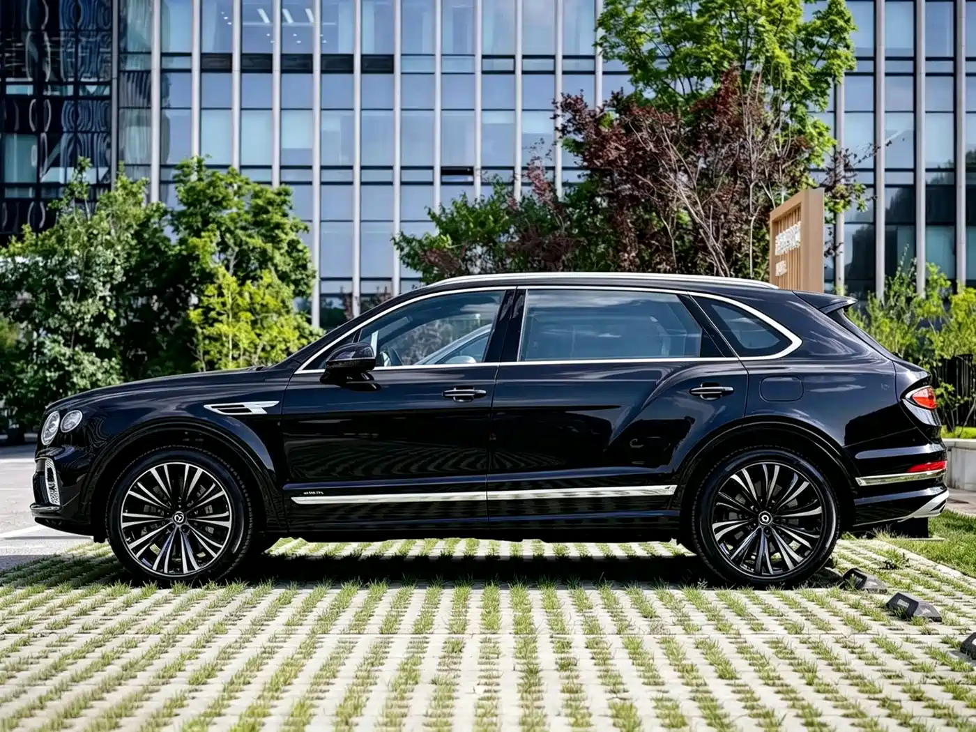 Photo 12 - Bentley Bentayga
