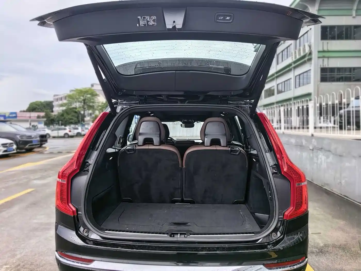 Volvo XC90 Plug-in Hybrid 2023 2023 T8 RECHARGE Intelligent Premium Luxury Edition 7-seater