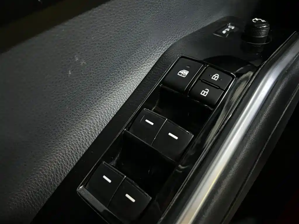 Toyota Crown Kluger 2023 2.5L HEV AWD Premium Edition фото 21