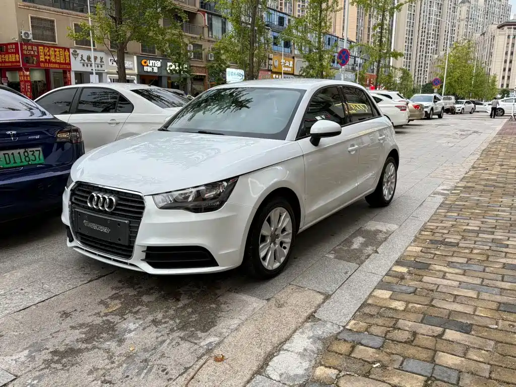Audi A1 2015 2014 30 TFSI Sportback Fashion