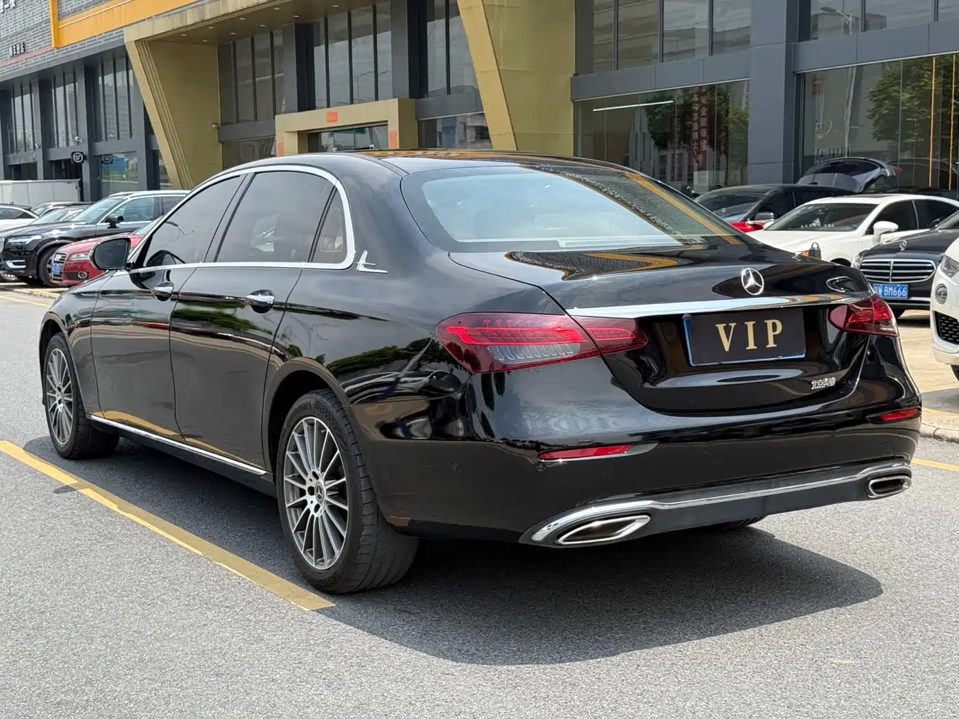 Фото 7 - Mercedes-Benz E-Class