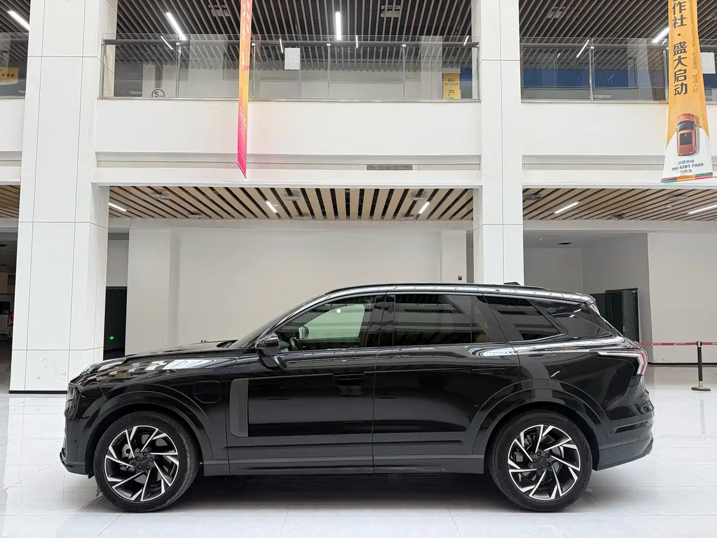Lynk & Co 09 EM-P 2021 2.0T PHEV Halo 6-seater фото 16