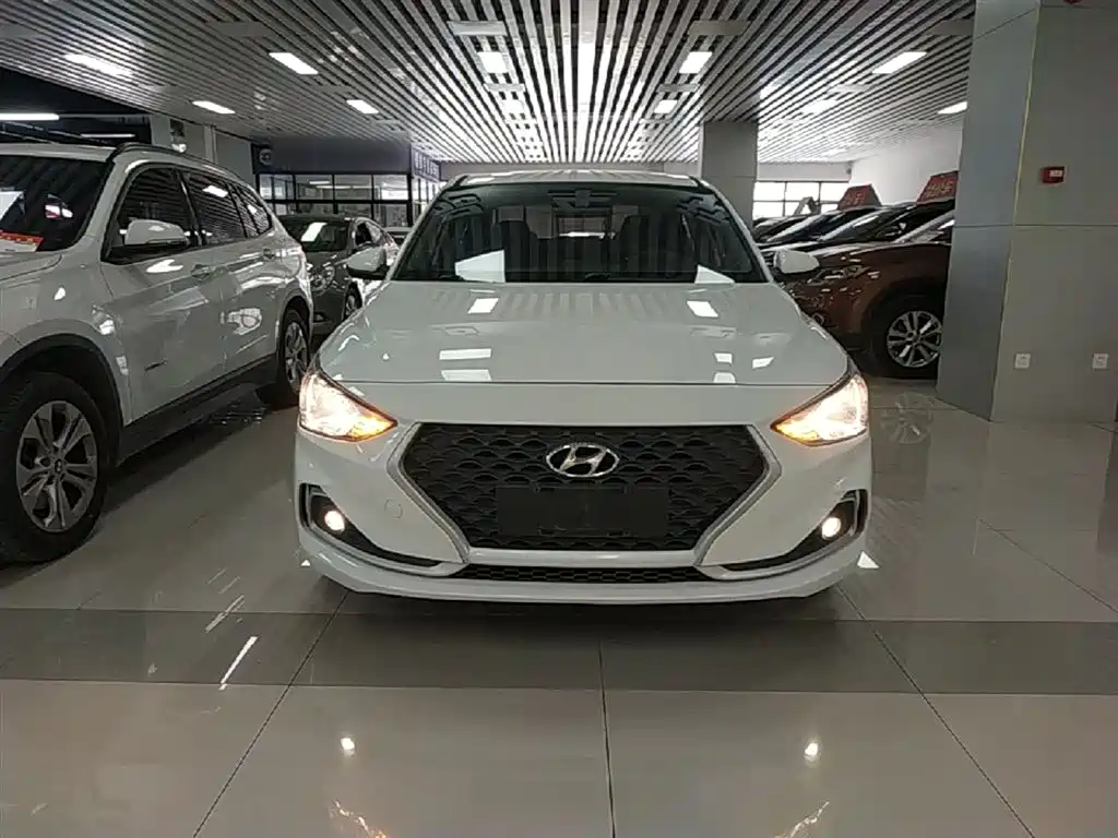Hyundai Elantra 2018 1.6L Automatic Pleasing Edition GL China VI фото 3