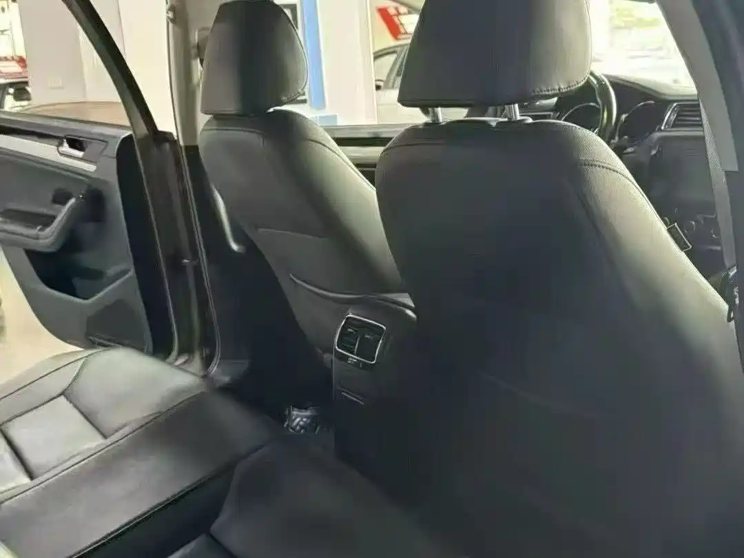 Volkswagen Sagitar 2015 1.6L Automatic Comfort фото 4
