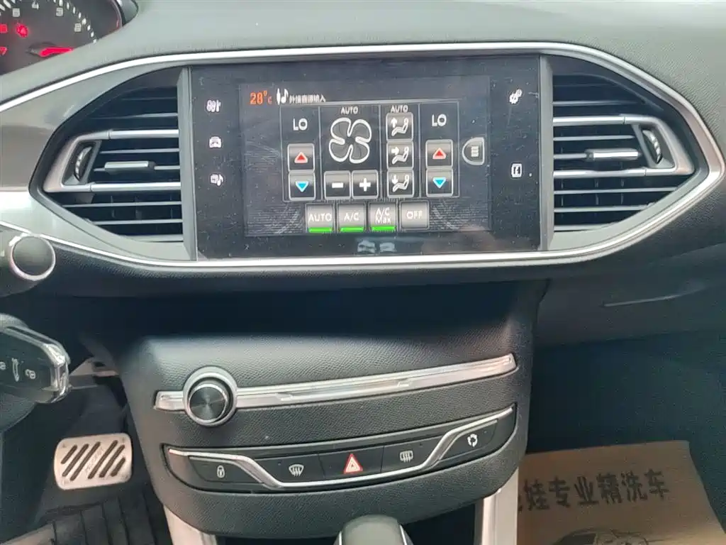 Photo 13 - Peugeot 308S