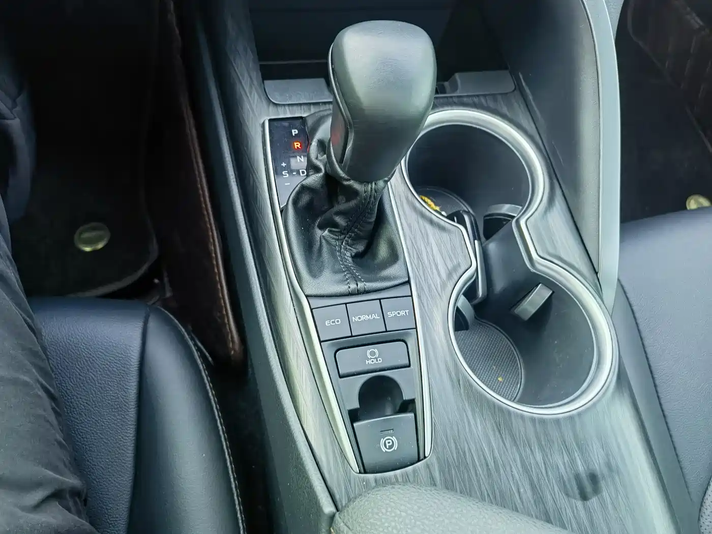 Toyota Camry 2023 2.5G Luxury Edition фото 13
