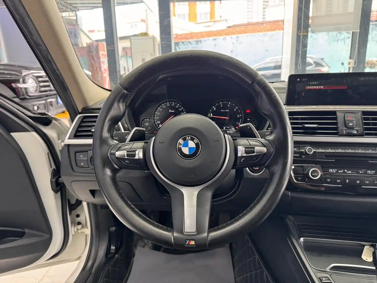BMW 3 Series 2019 320Li M Sport Black Night Edition фото 8