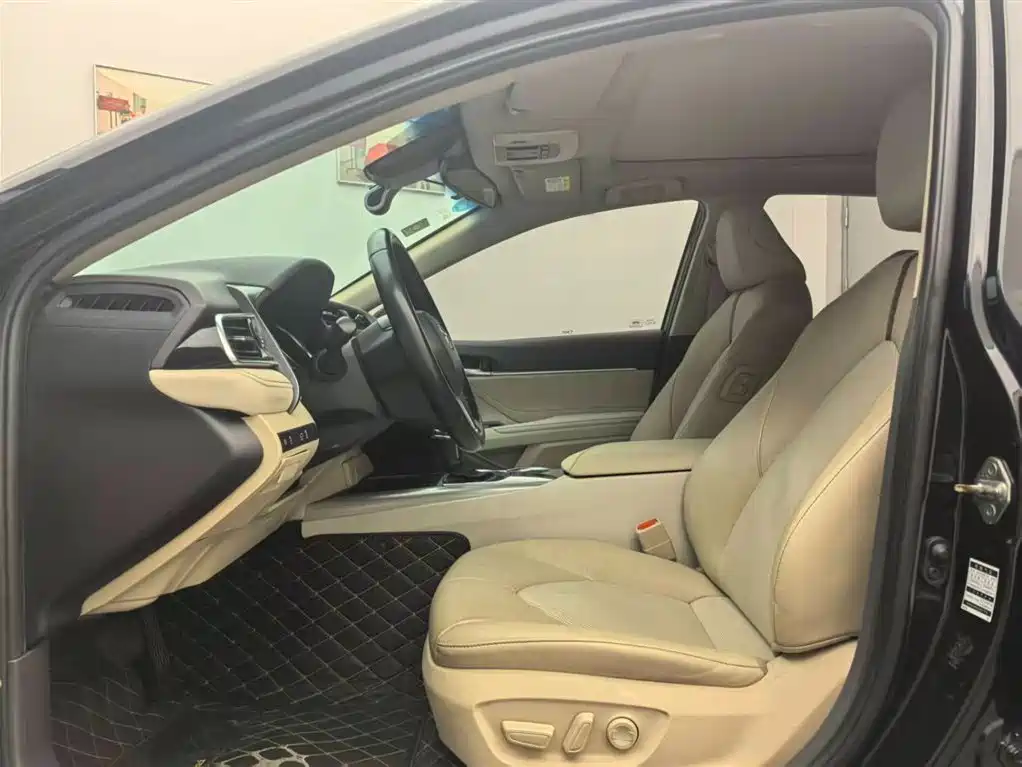 Toyota Camry 2019 Hybrid 2.5HG Luxury Edition China V фото 9
