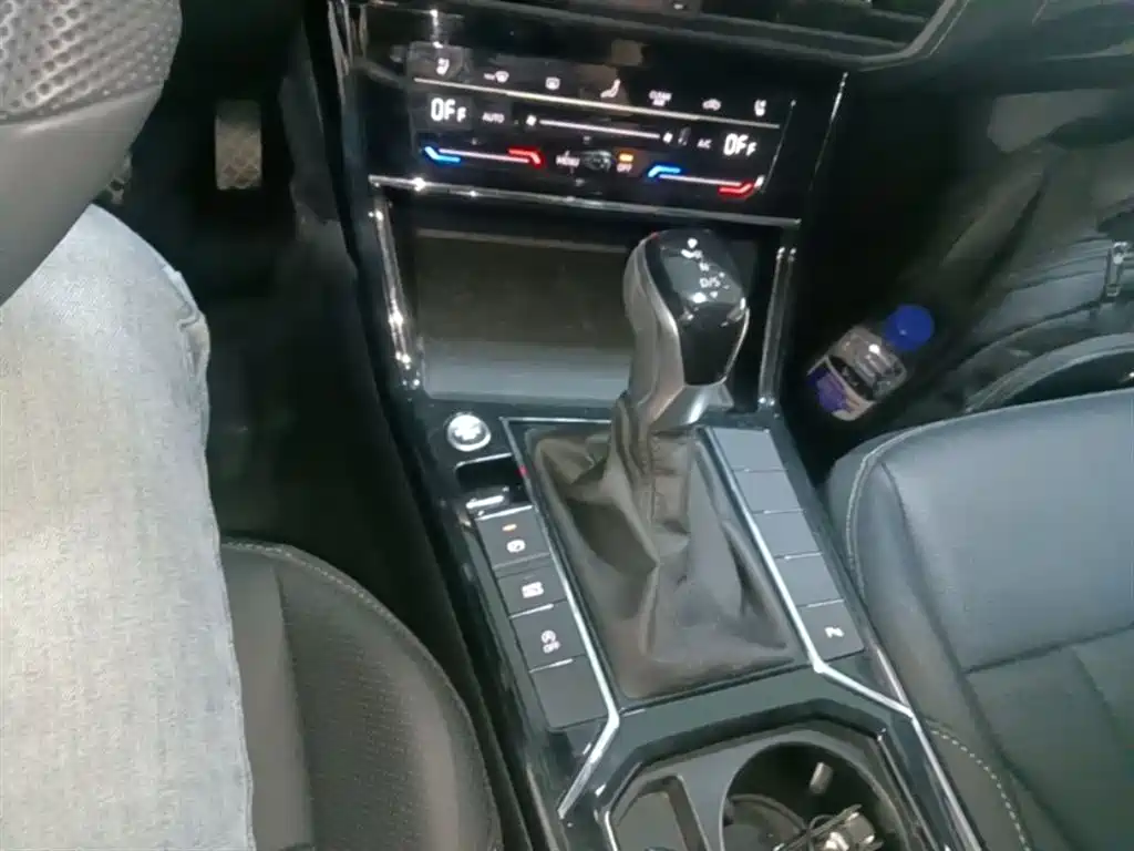 Volkswagen Passat 2025 Outstanding 380TSI Dragon Soaring Edition фото 14