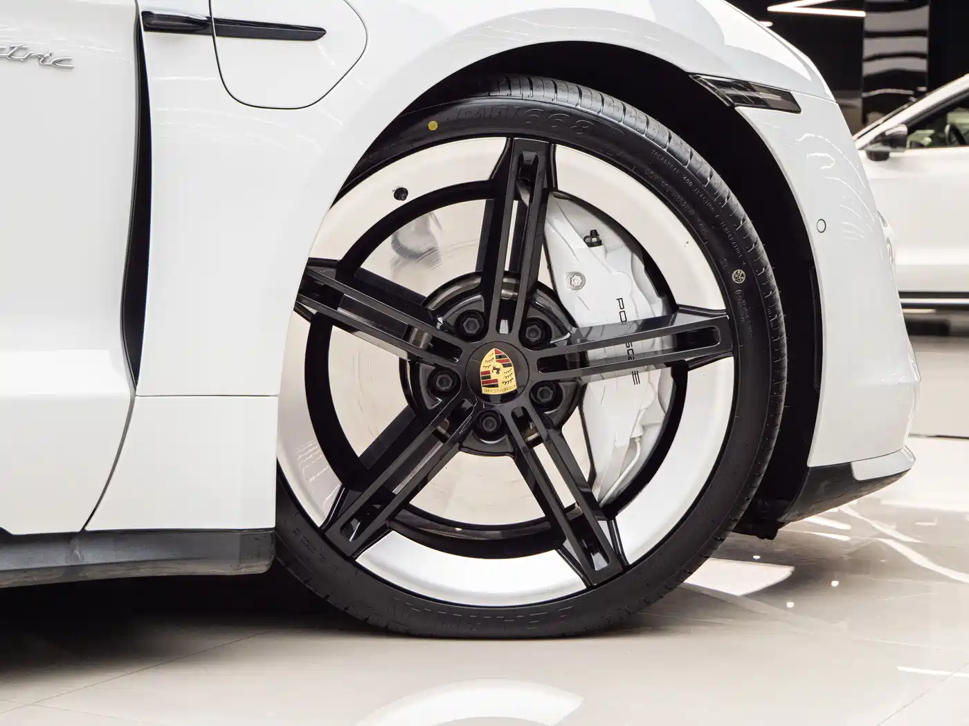 Porsche Taycan 2019 Taycan Turbo фото 9