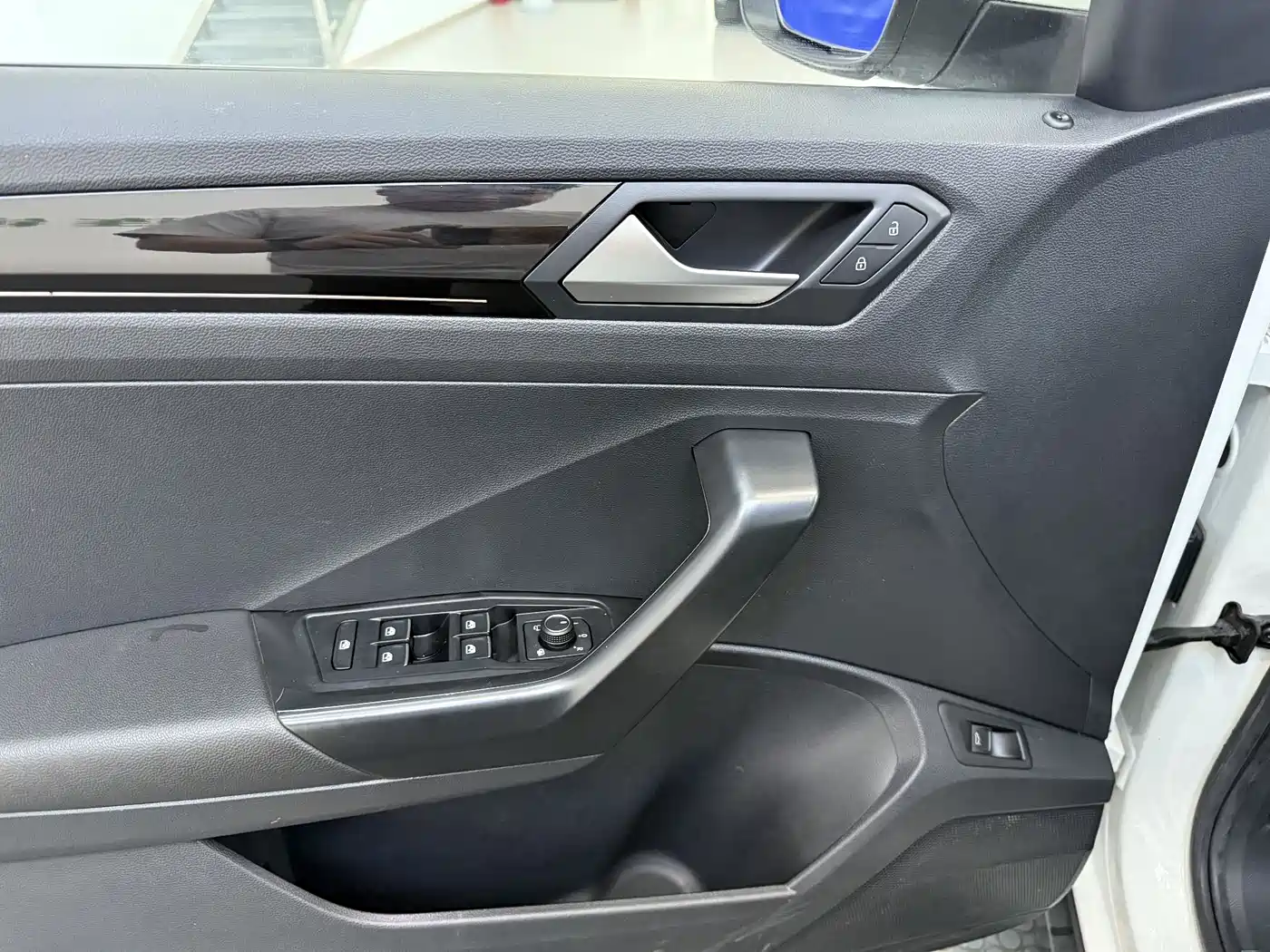 Volkswagen T-ROC 2021 Facelift 280TSI DSG 4WD Luxury Smart Connect Edition фото 10
