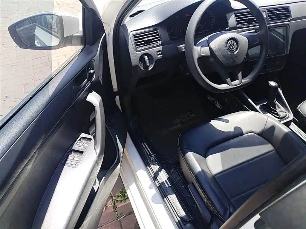 VOLKSWAGEN SANTANA