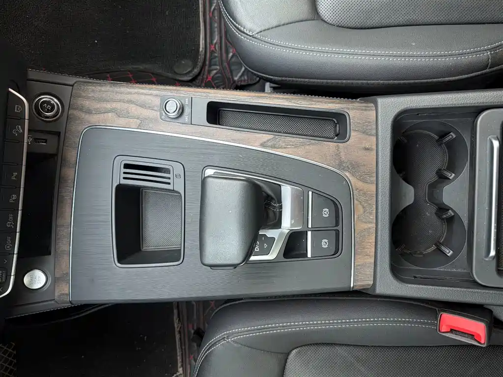 Audi Q5L 2022 45T Luxury Elegance фото 10