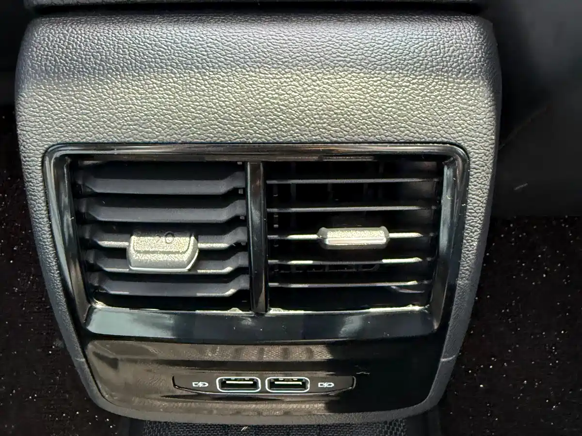 Volkswagen Sagitar 2023 300TSI DSG Excellence Edition фото 11