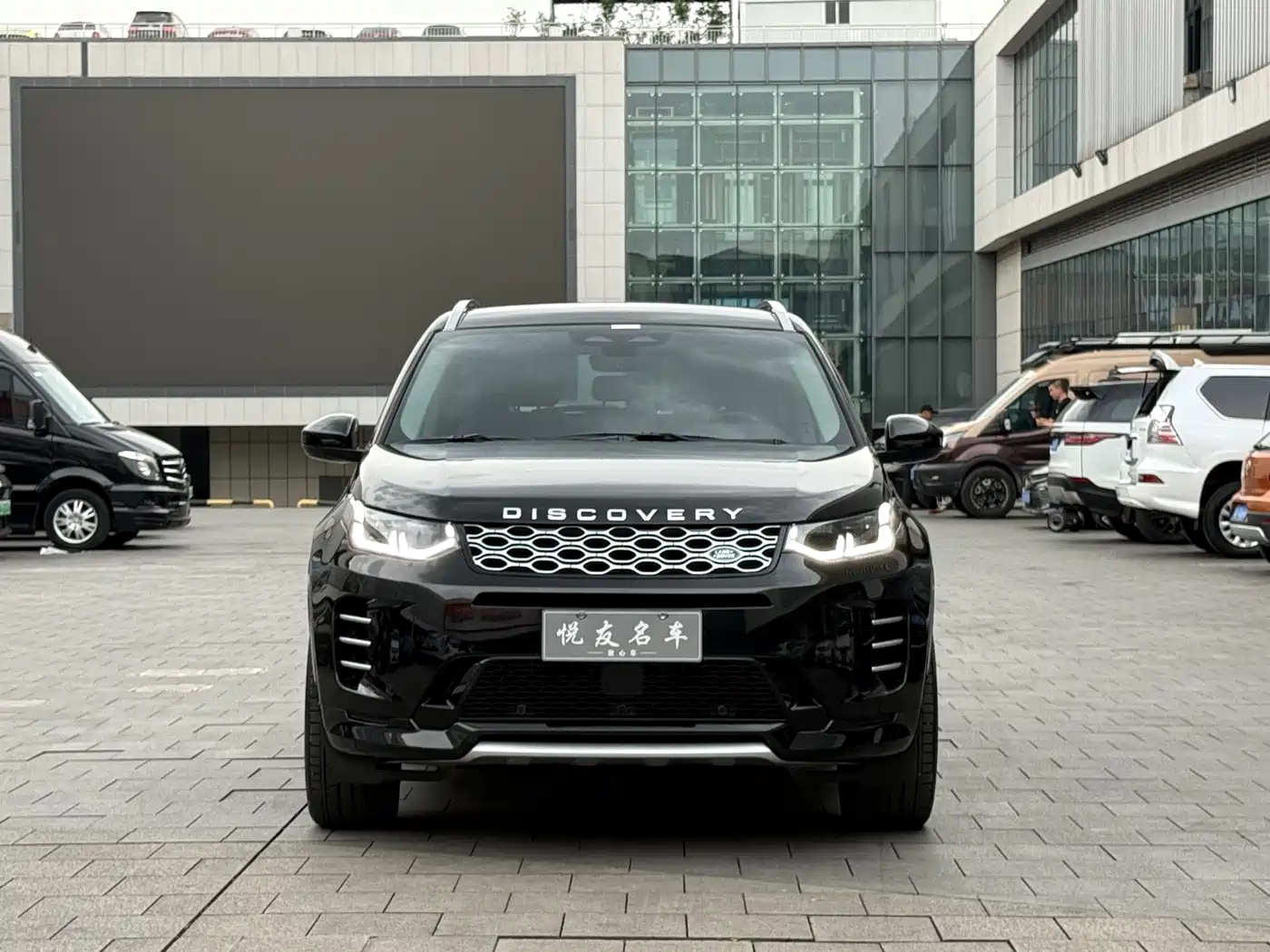 Land Rover Discovery Sport 2025 249PS Performance Tech Edition фото 2