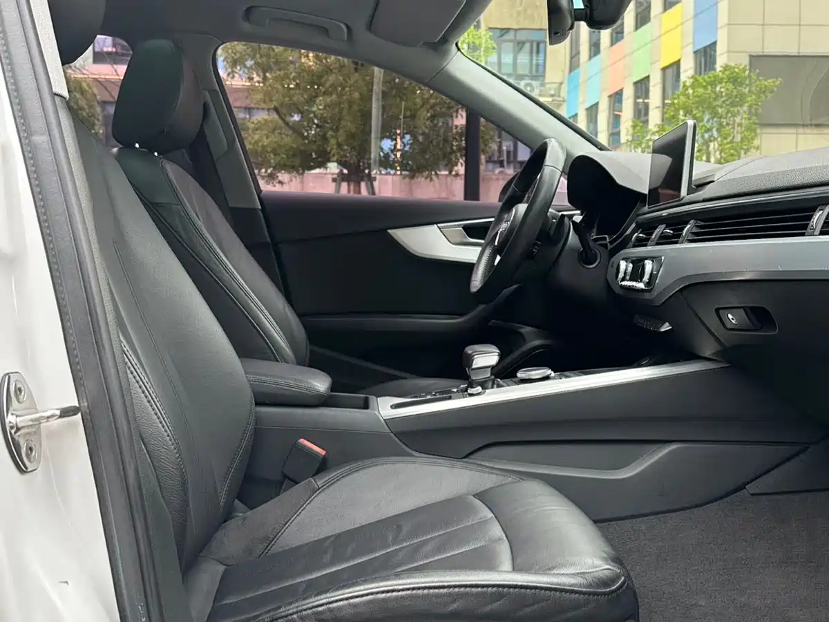Audi A4L 2019 40 TFSI Fashion (China V) фото 16