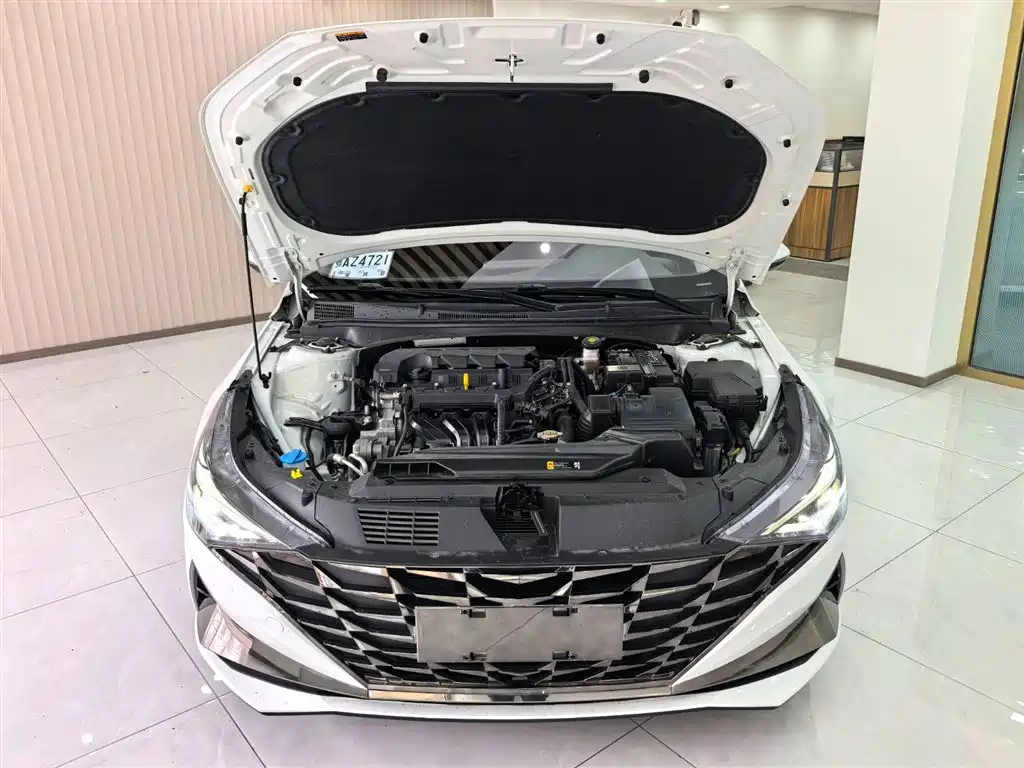 Hyundai Elantra 2022 1.5L CVT LUX Premium Edition фото 20