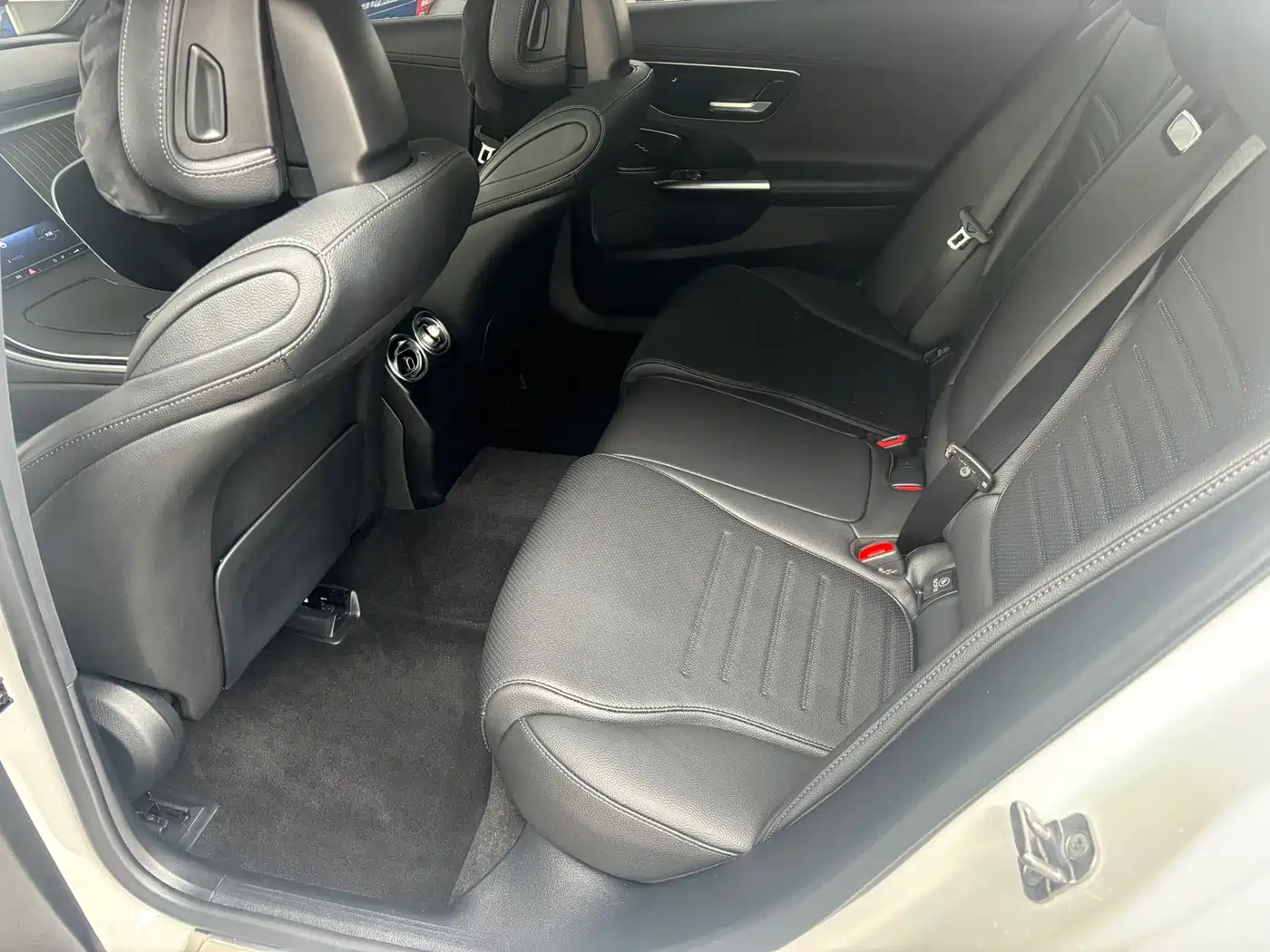 Mercedes-Benz C-Class 2025 C 260 L Sport Edition фото 7