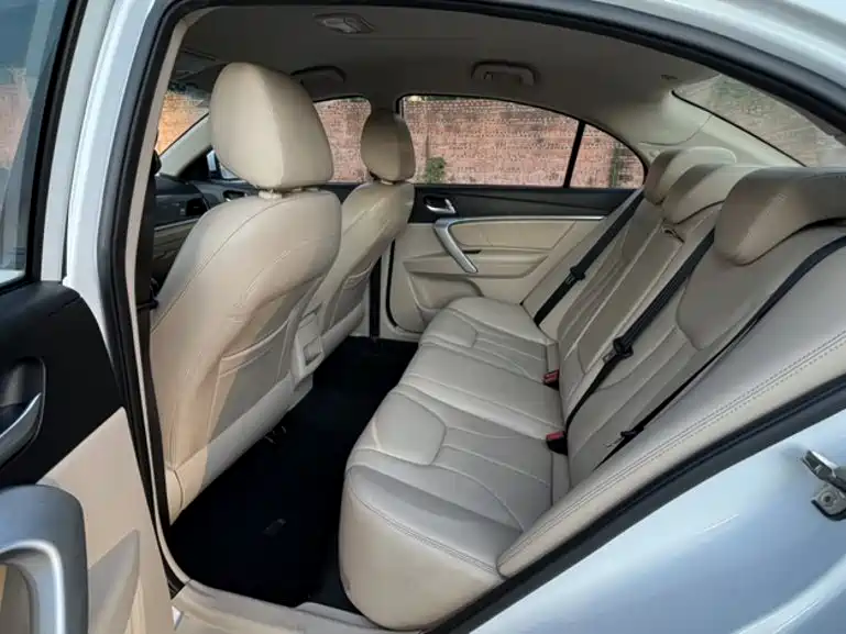 Фото 10 - Geely Emgrand