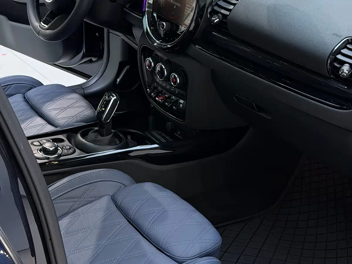 صورة 12 - MINI CLUBMAN