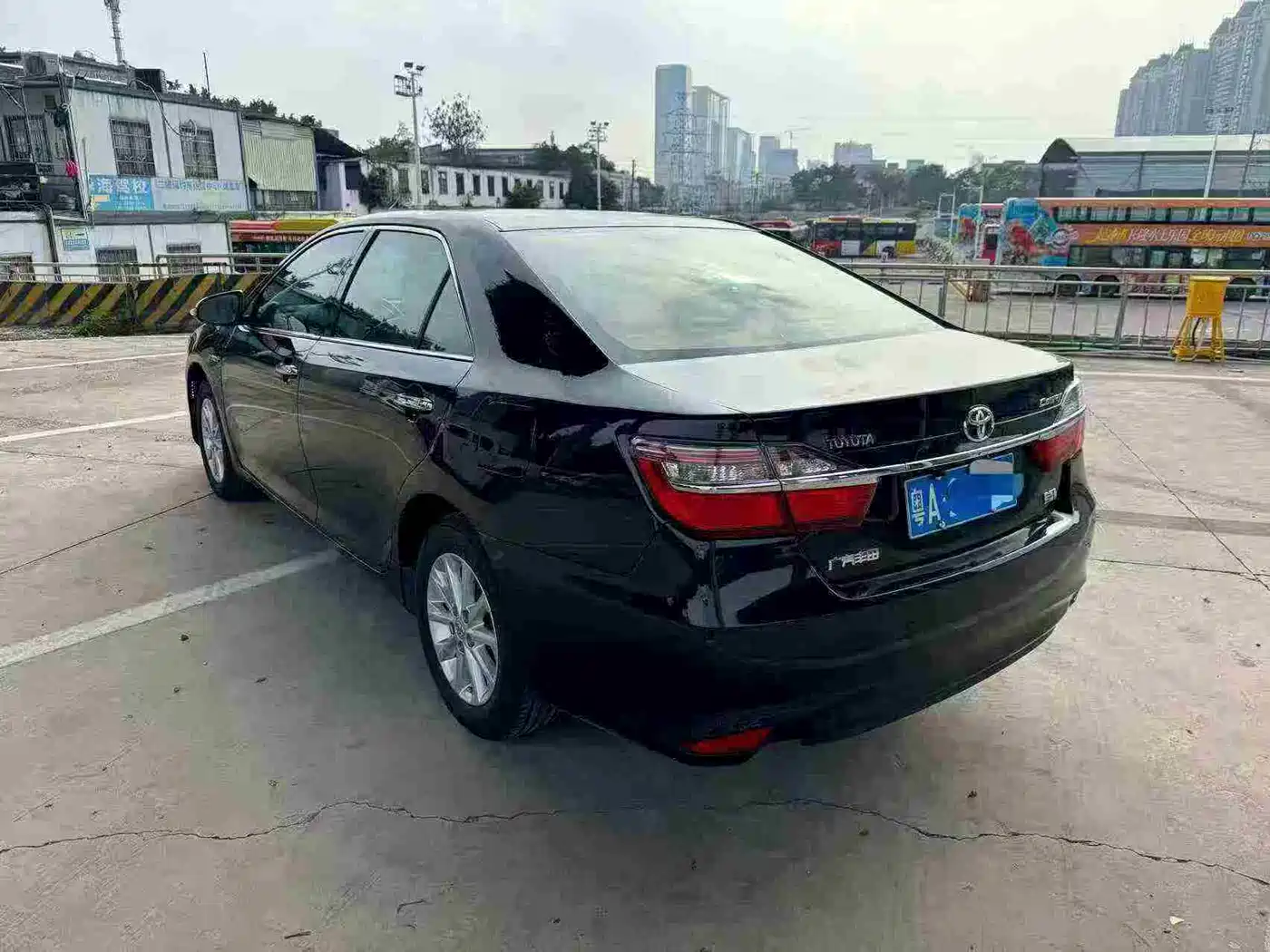Toyota Camry 2016 Hybrid 2.5HG 10th Anniversary Luxury Navigation Edition фото 4