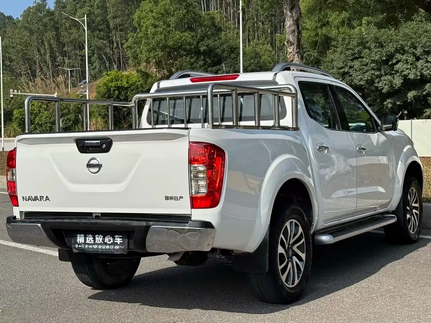 Nissan Navara 2021 2.5L Automatic 4WD Premium QR25 фото 4