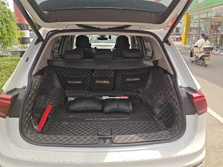 Volkswagen Tiguan L 2023 330TSI Auto 2WD R-Line Premium Edition фото 3