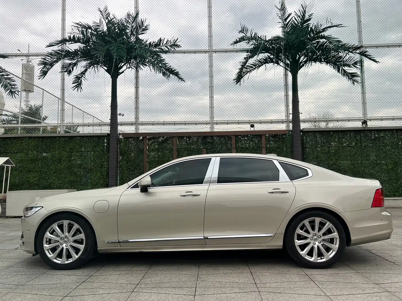 VOLVO S90 PLUG IN HYBRID