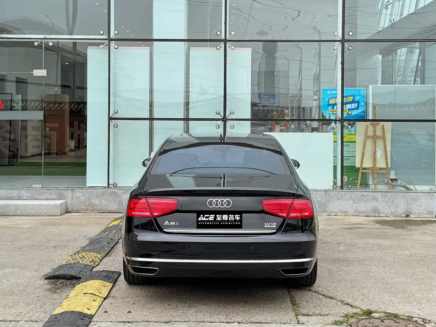 Audi A8 2011 A8L W12 6.3 FSI quattro фото 5