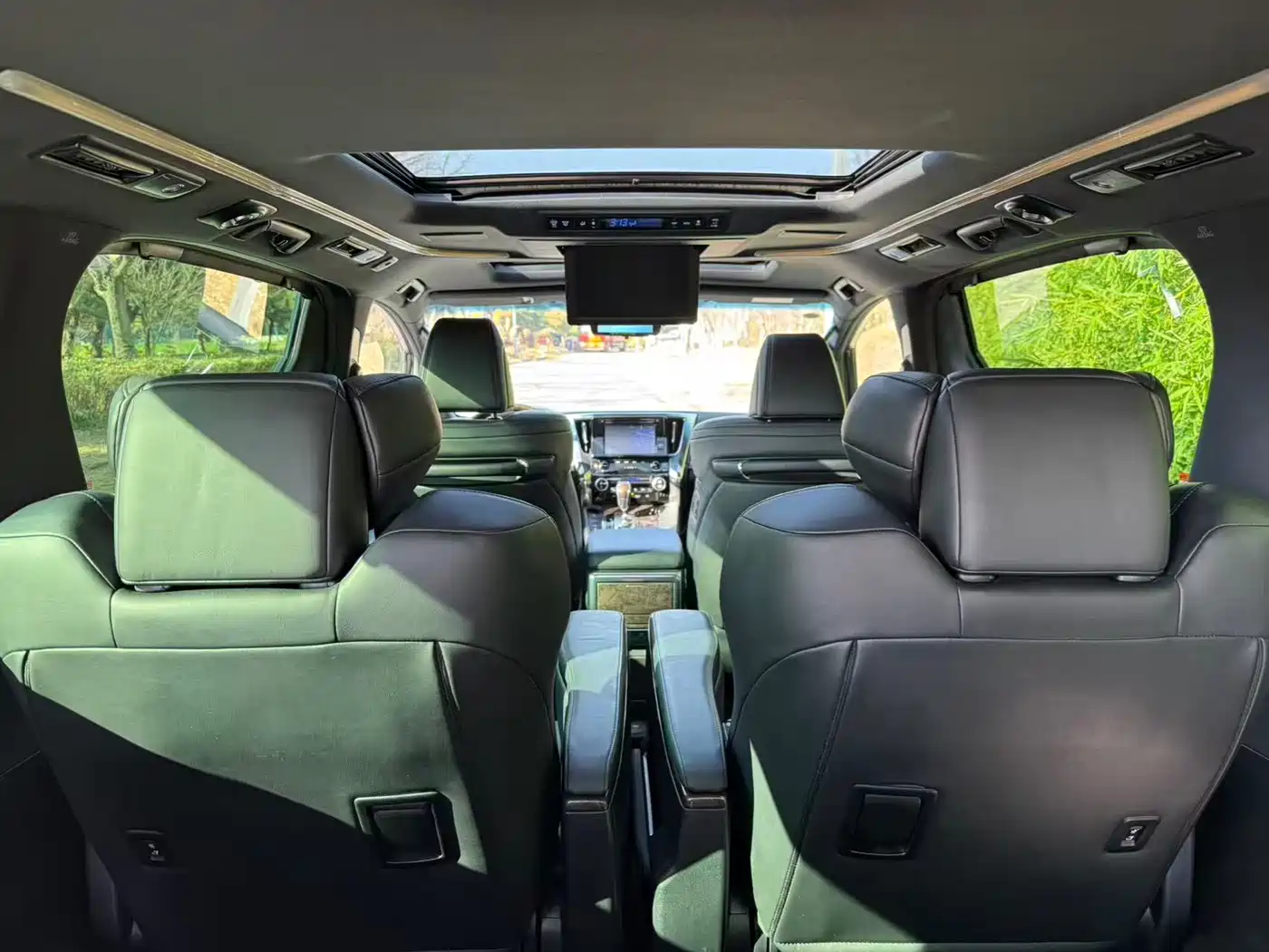 Toyota Alphard 2019 Hybrid 2.5L Premium Edition фото 13