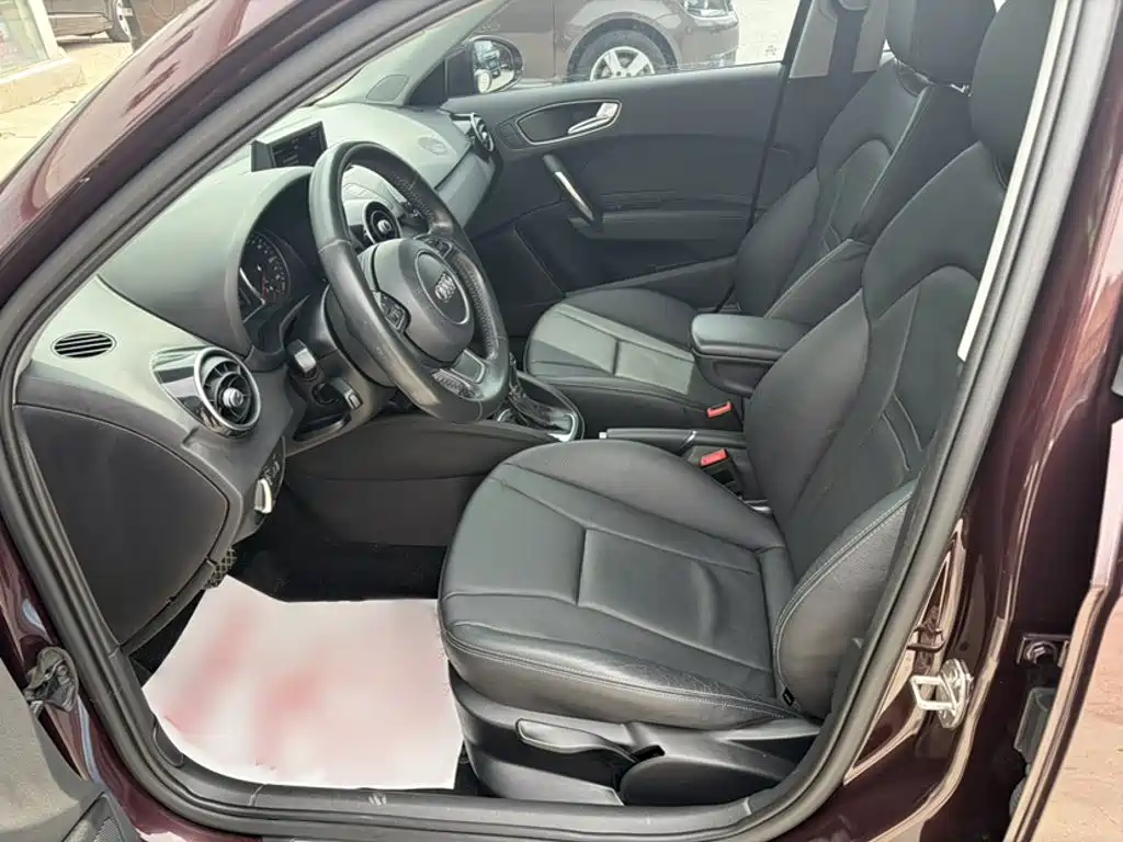 Audi A1 2015 2014 30 TFSI Sportback Comfort