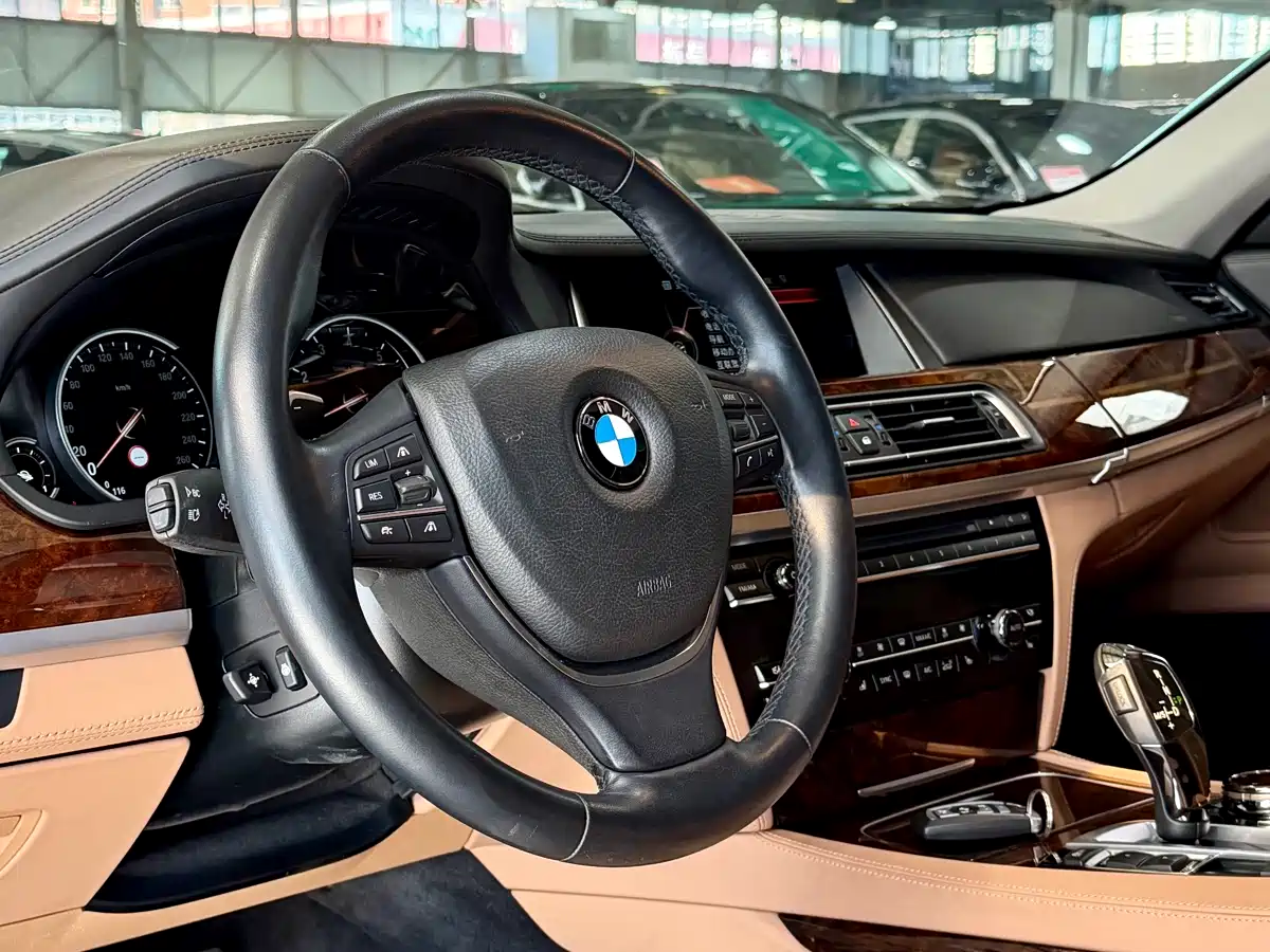 BMW 7 Series 2013 Model 760Li фото 9