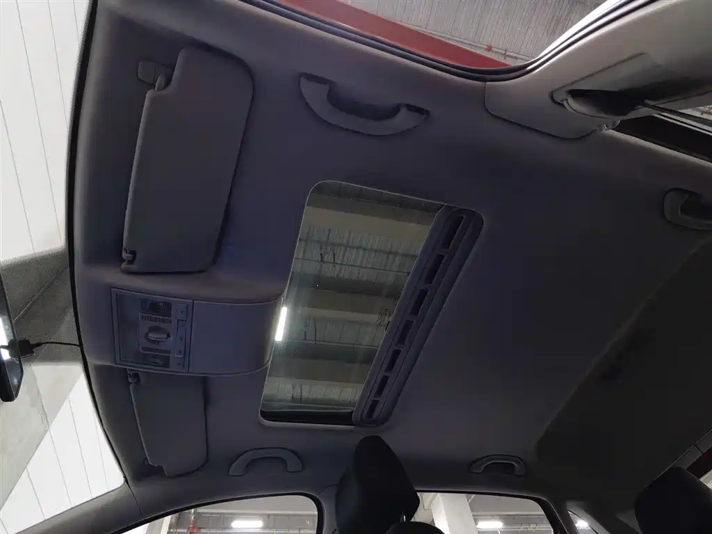 Volkswagen Polo 2011 1.4L Automatic Style Edition фото 14