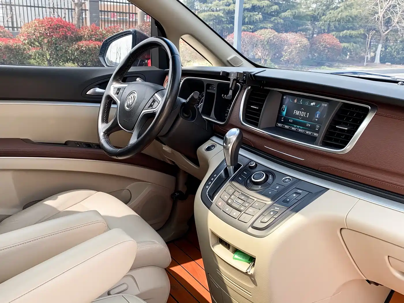 Buick GL8 2018 28T Premium Model China VI фото 27