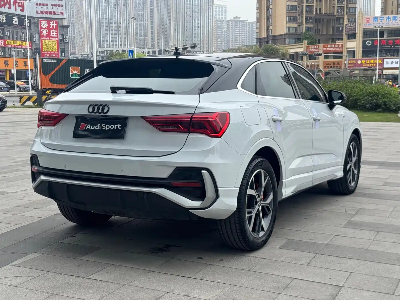 AUDI Q3 SPORTBACK