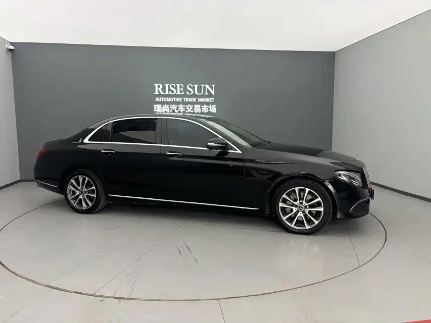 Mercedes-Benz E-Class 2018 E 300 L Fashion фото 27