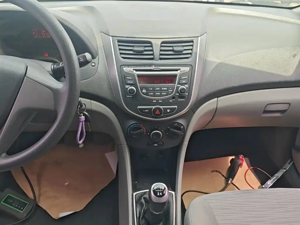 Hyundai Verna 2014 1.4L Manual Smart GLS фото 13
