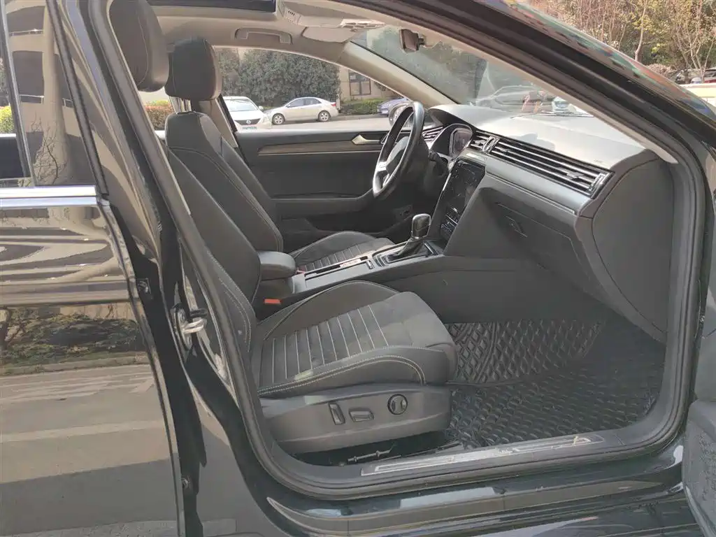 Volkswagen Magotan 2020 330TSI DSG Luxury фото 7