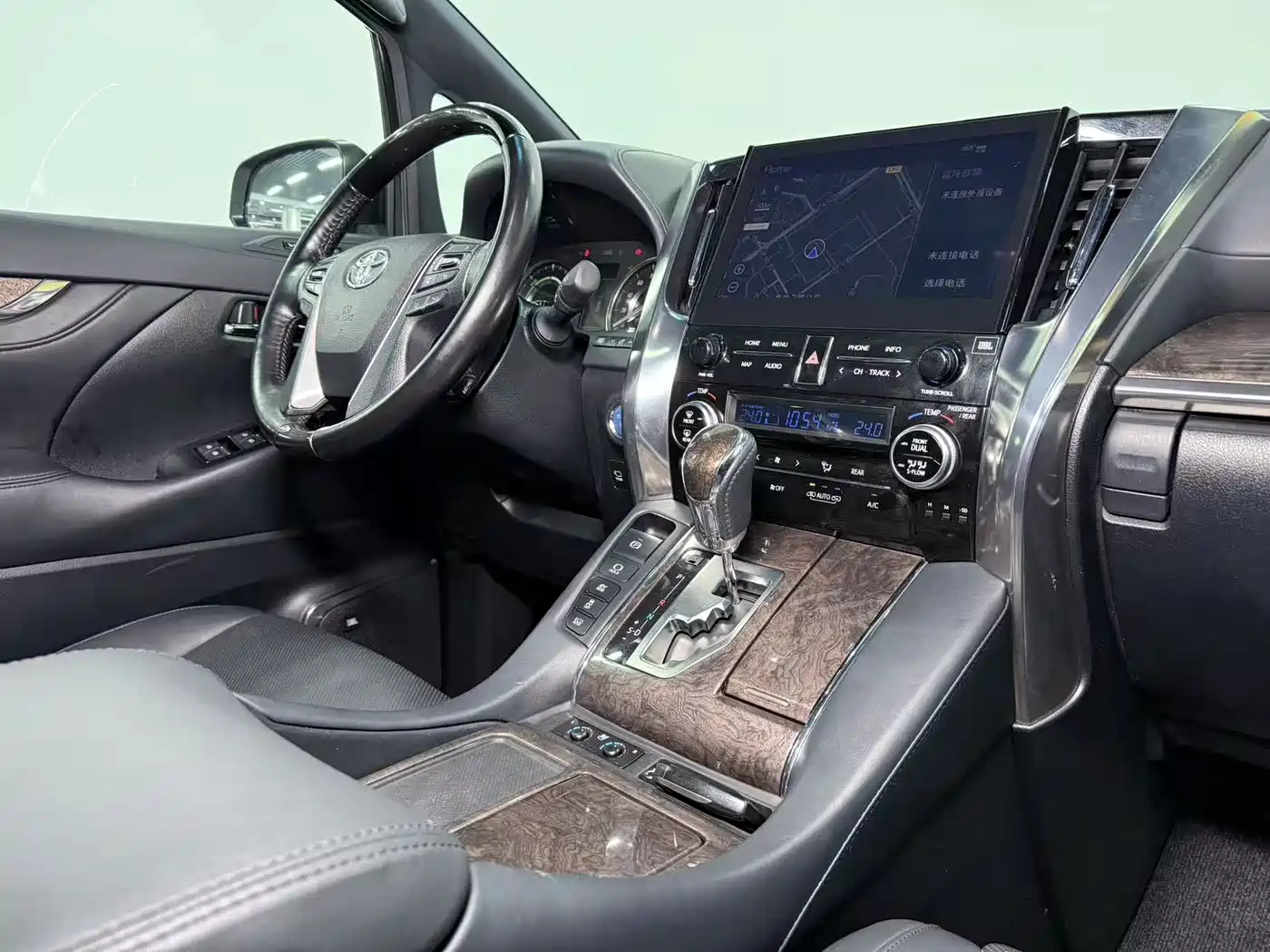 Toyota Vellfire 2021 Crown Hybrid 2.5L HV Premium Edition фото 12