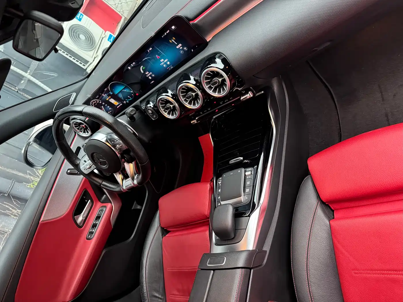 Mercedes-Benz A-Class AMG 2021 AMG A 35 L 4MATIC Blazing Night Special Edition фото 6