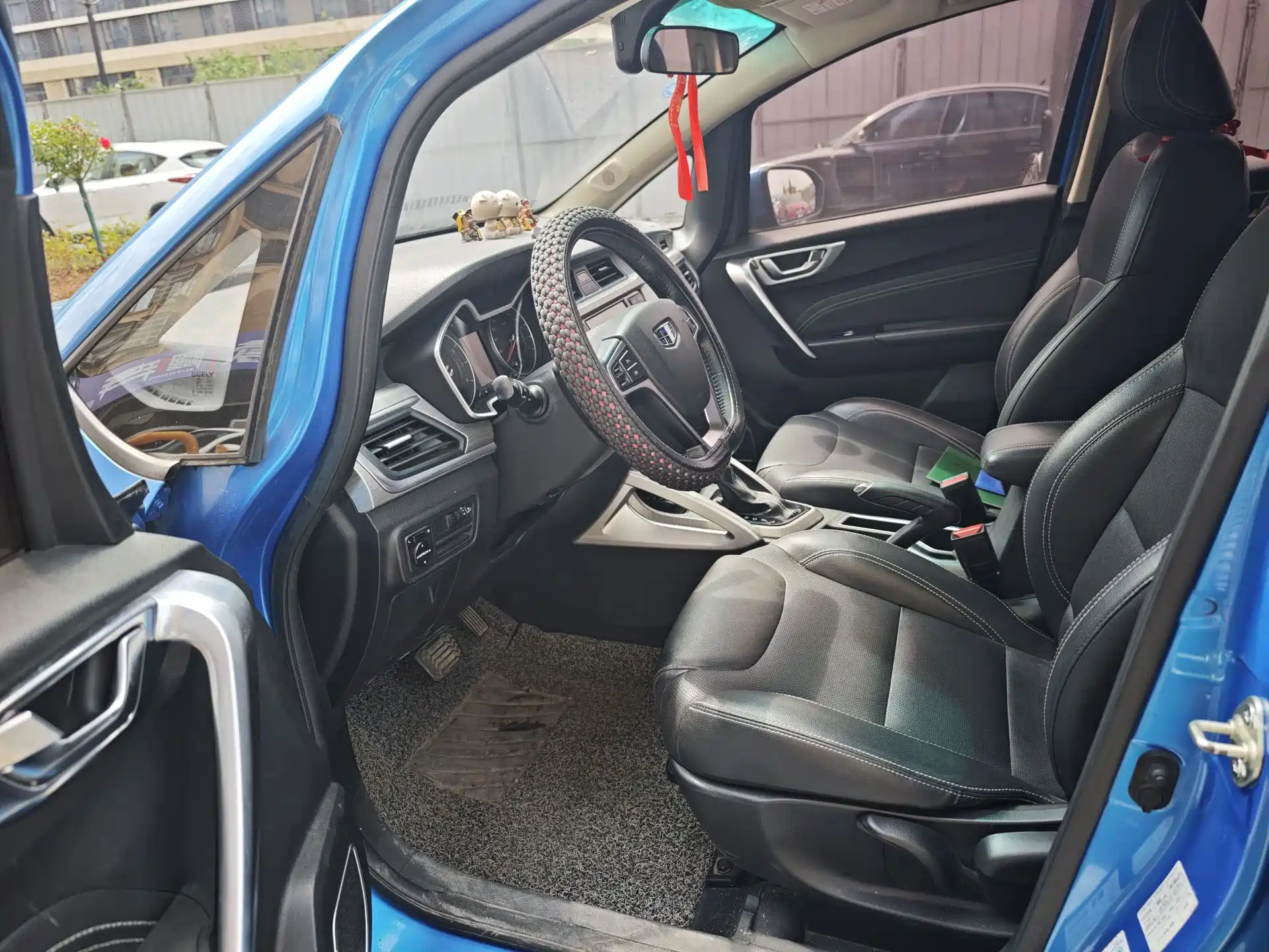 Фото 7 - Geely Vision X3