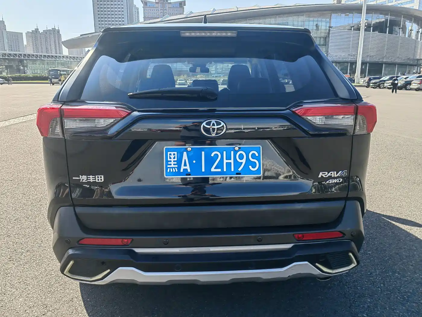 Фото 4 - Toyota RAV4