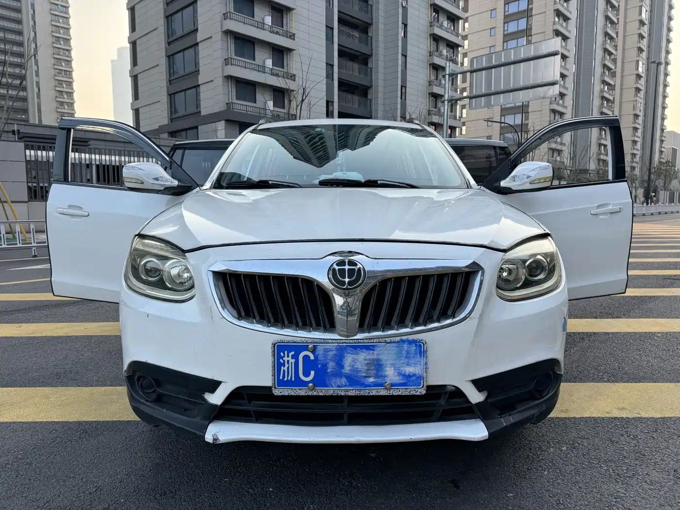 Фото 2 - Zhonghua V5