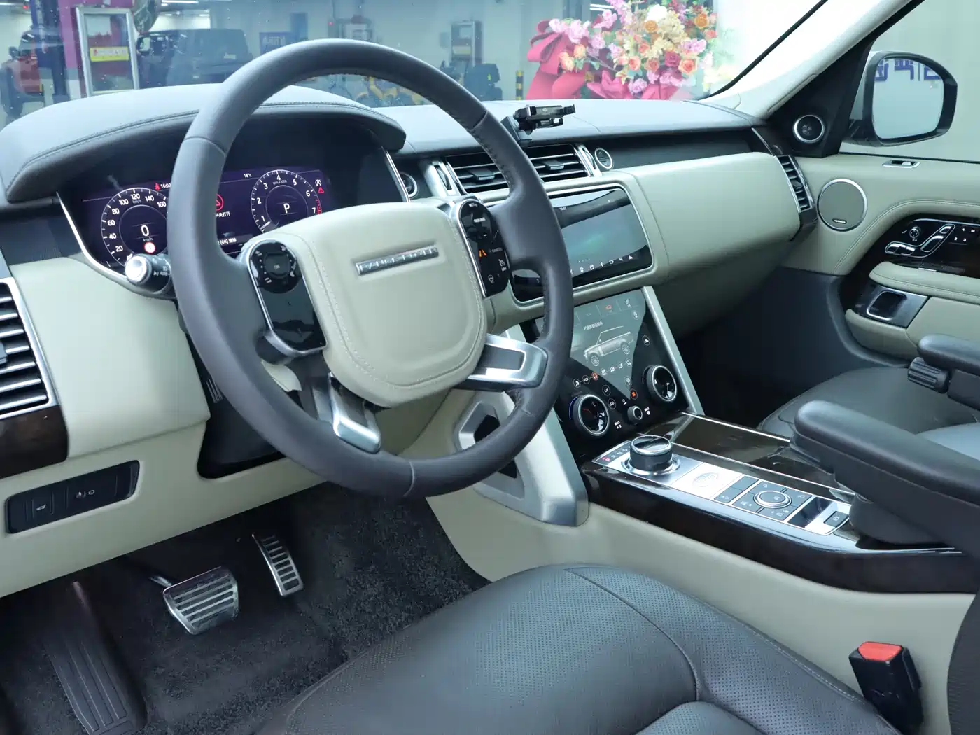 Land Rover Range Rover 2021 3.0 L6 Heritage Edition фото 6