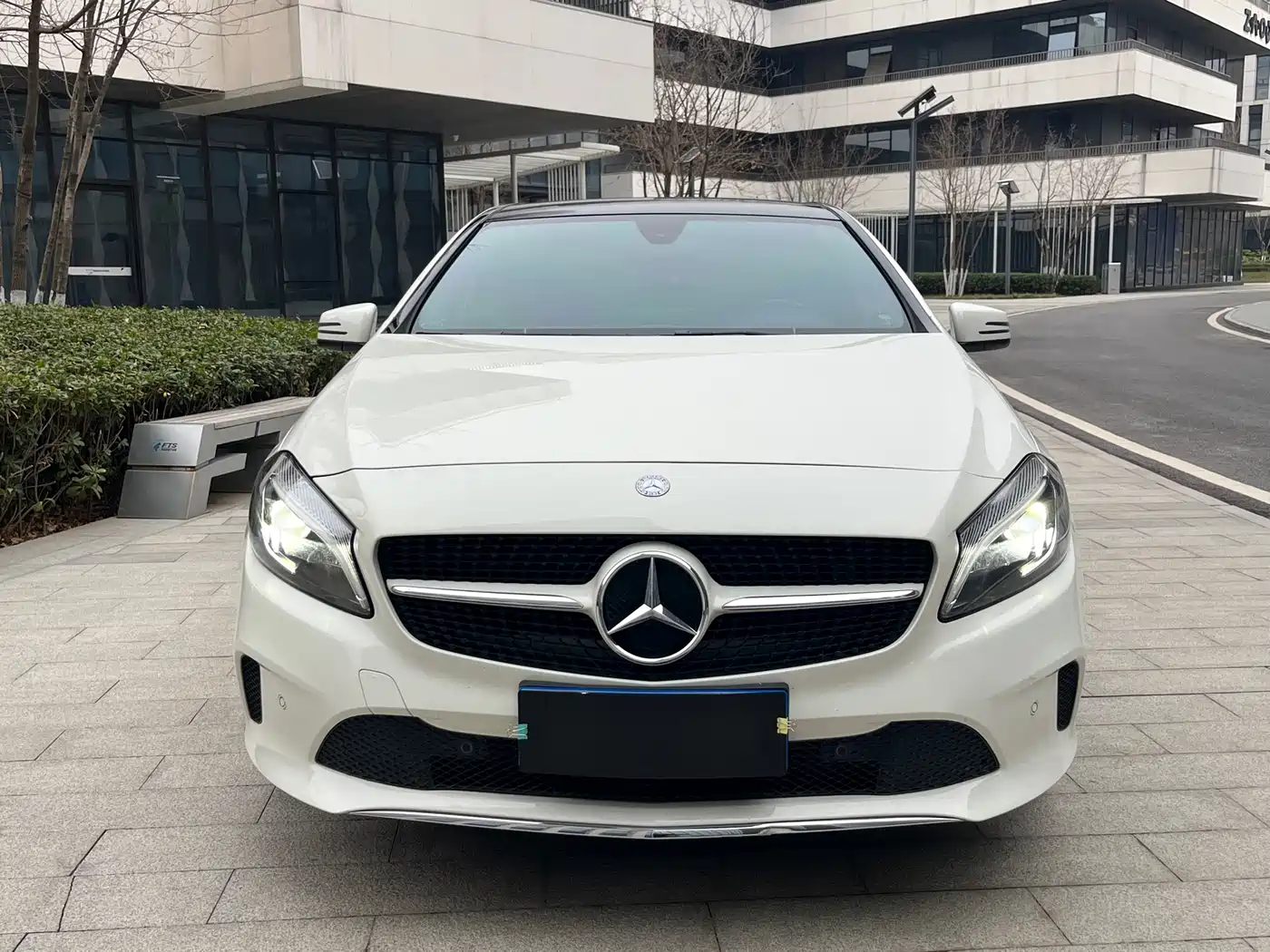 Mercedes-Benz A-Class (Import) 2017 A 200 Dynamic Edition фото 2