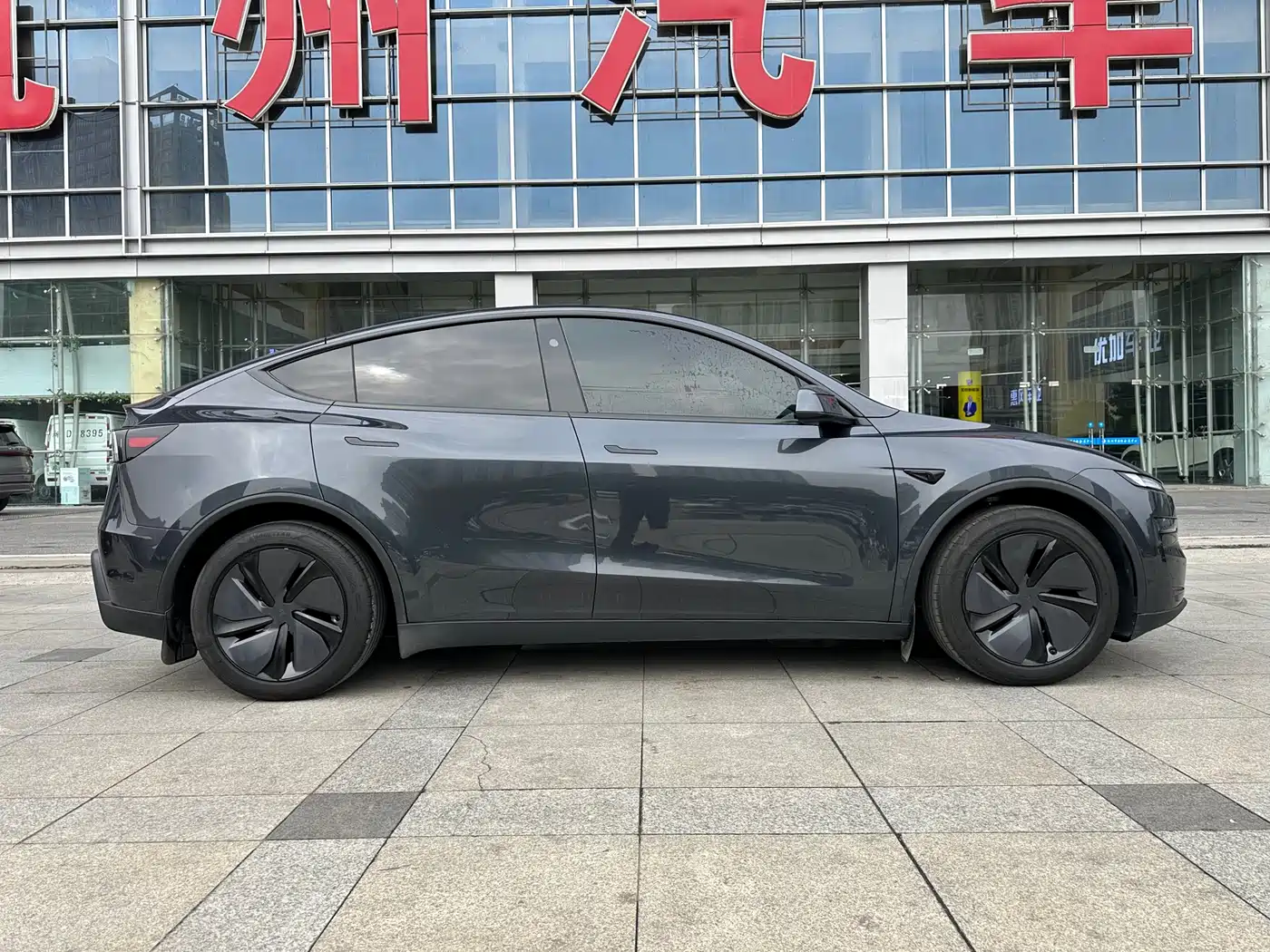 TESLA MODEL Y