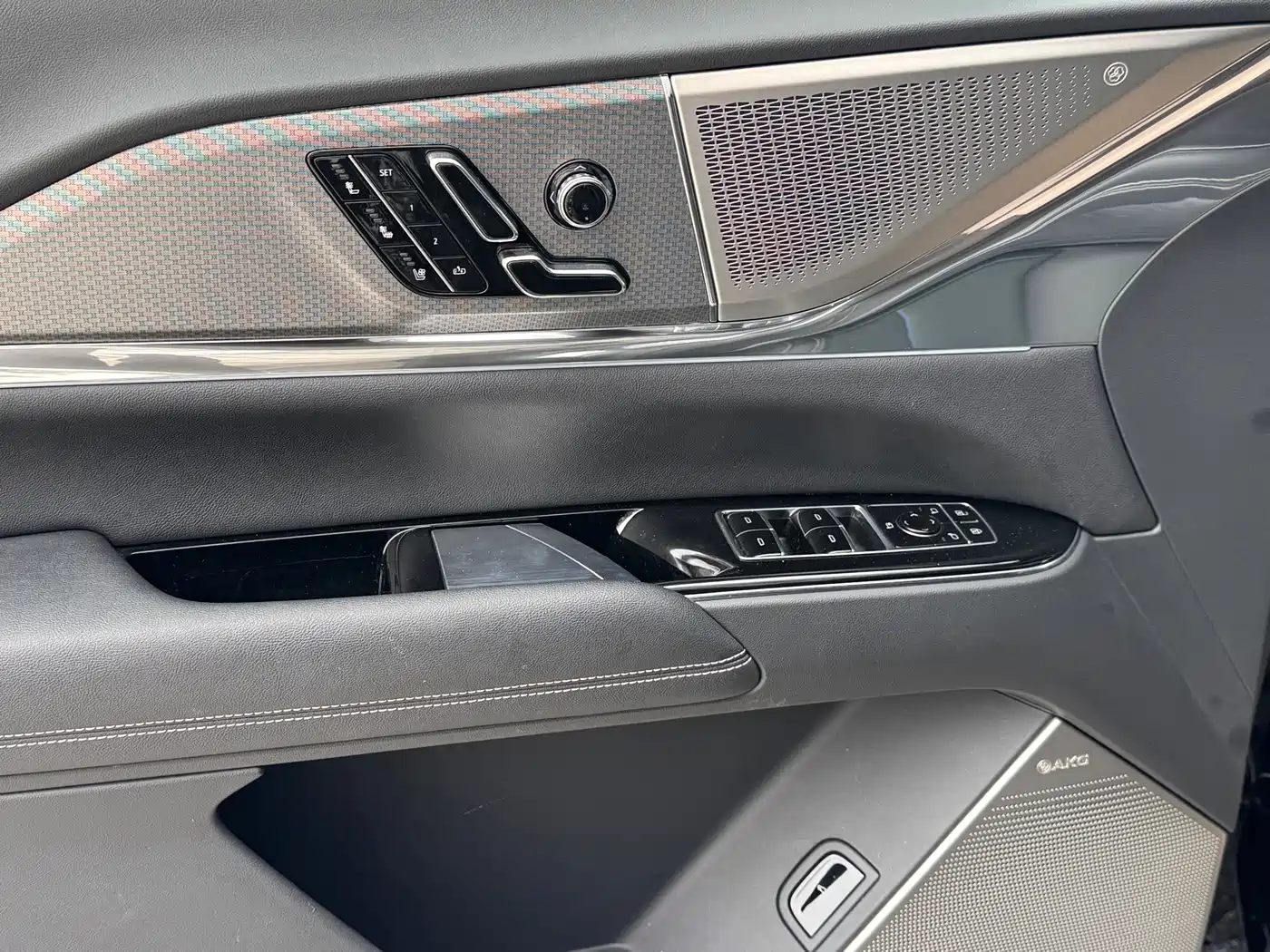 Cadillac XT5 2025 2.0T Premium Model фото 7