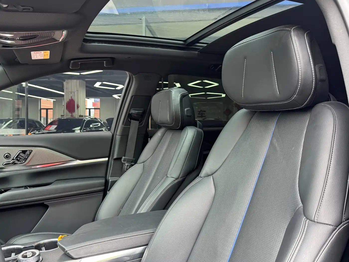 Cadillac XT5 2025 2.0T Premium Model фото 9