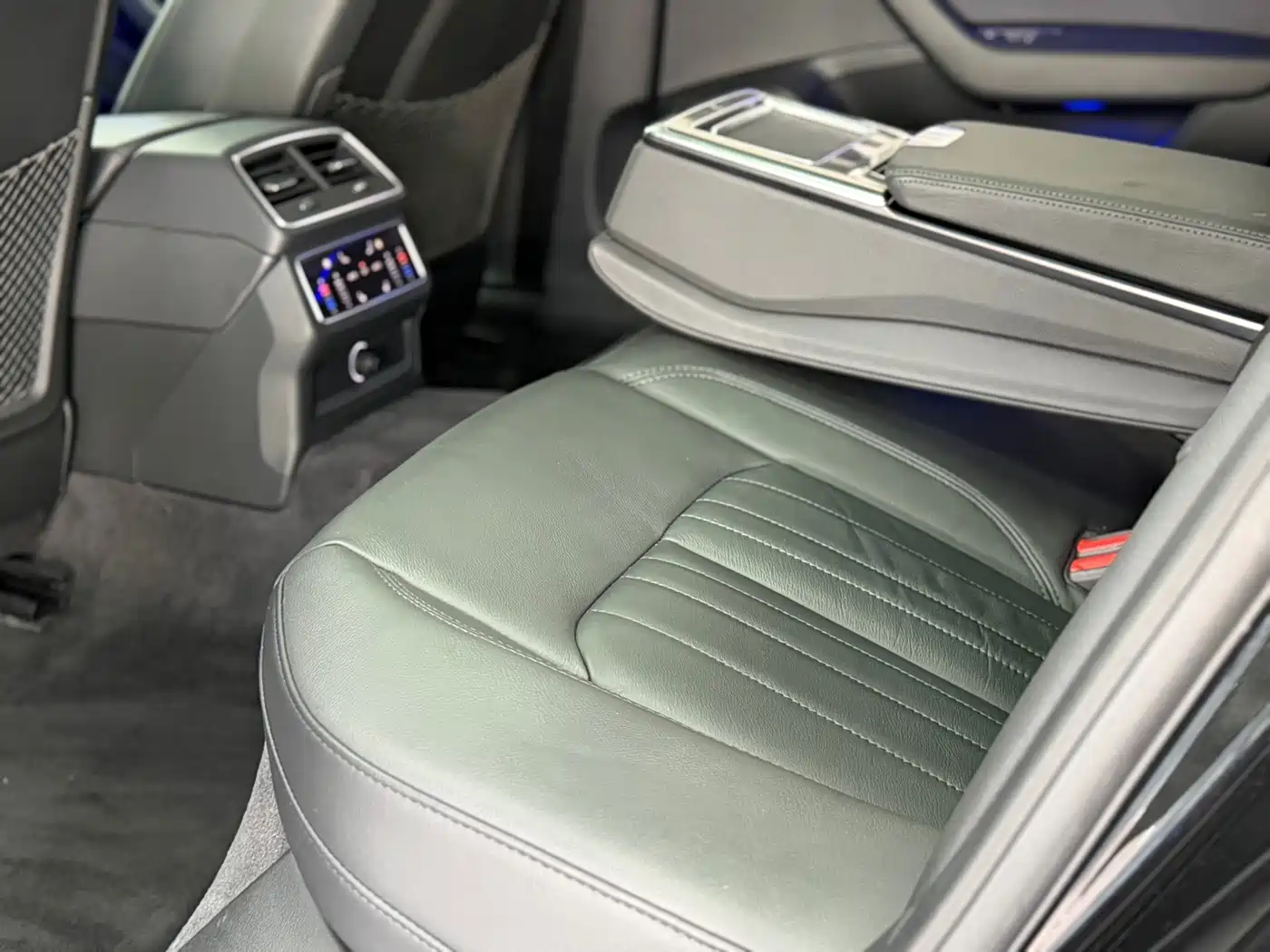 Фото 29 - Audi A6L